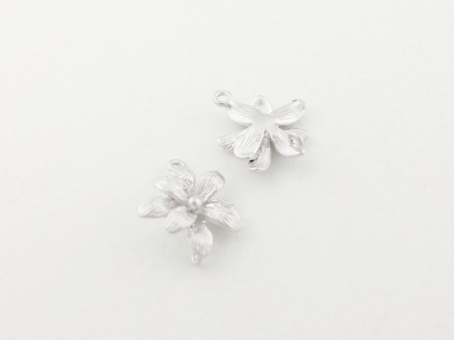 [P0127]2pcs/Flower Pendant/Brass/Matte Rhodium/14x11mm