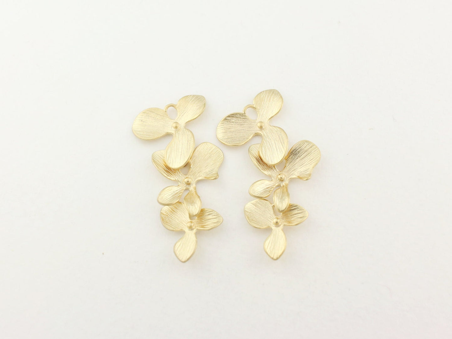 [P0015]2pcs/Linked Petals Pendant/Brass/Matte Gold/16 x 34mm