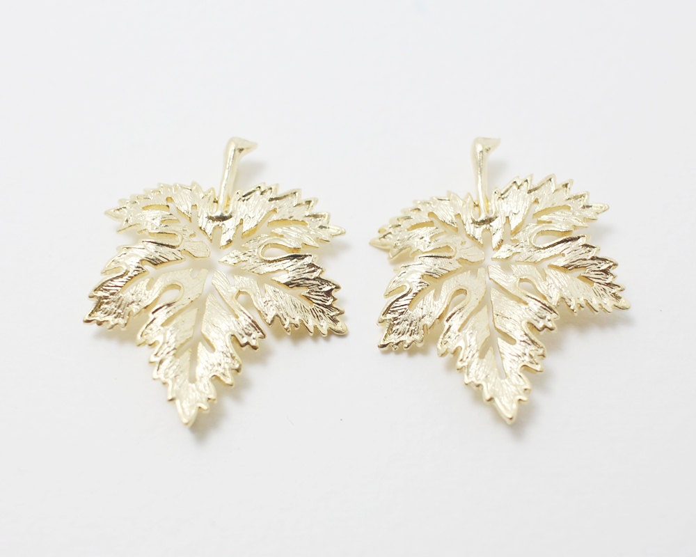 [P0204]2pcs/Maple Leaf Pendant Connector/Brass/Matte Gold/25x29mm