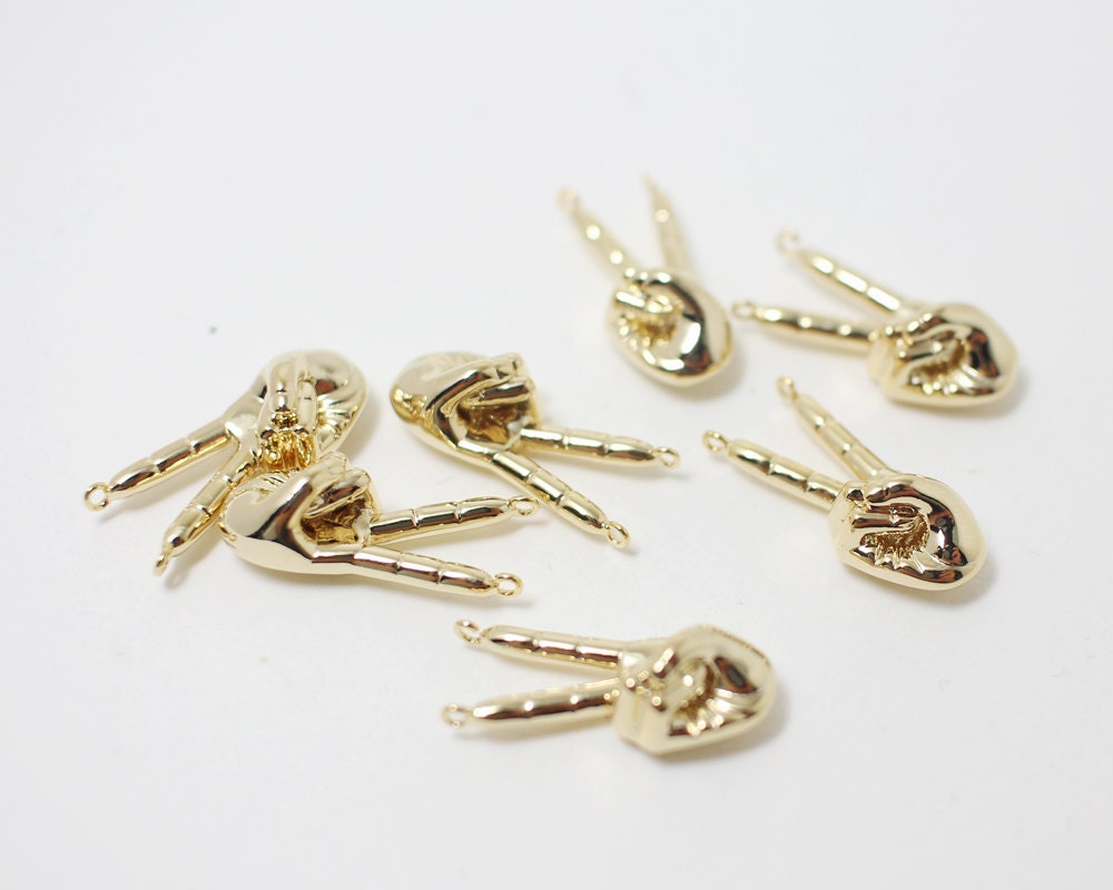 [P0257]2pcs/V Hand Sign Pendant/Brass/Gold/20x8mm