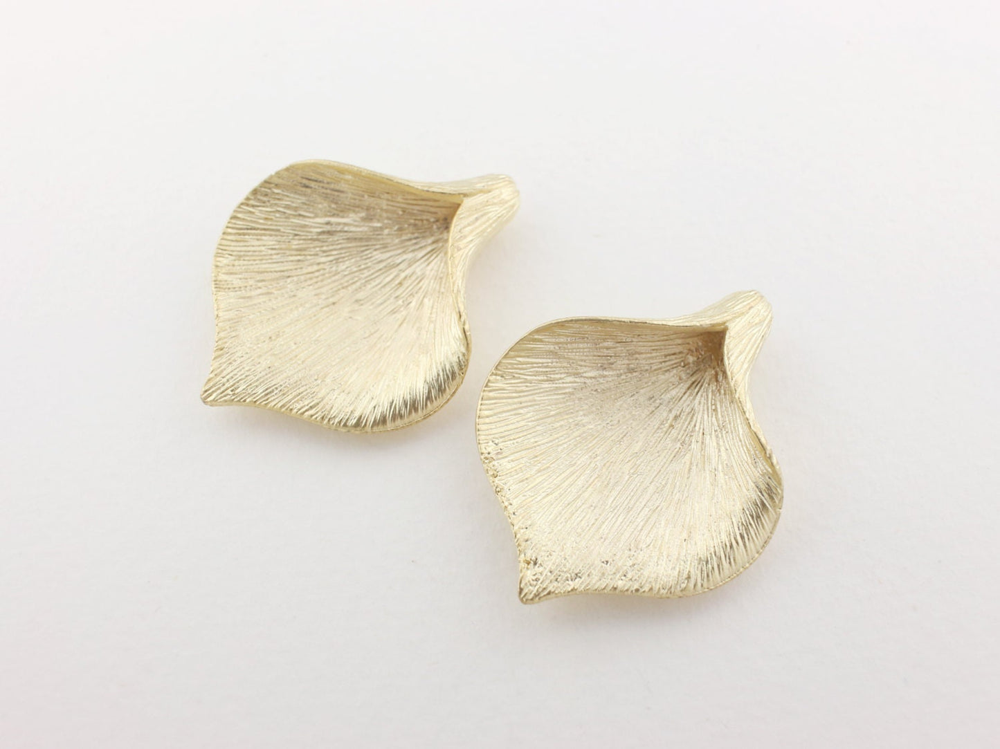 [P0030]2pcs/Calla Leaf Pendant Large/Brass/Matte Gold/26 x 35 mm