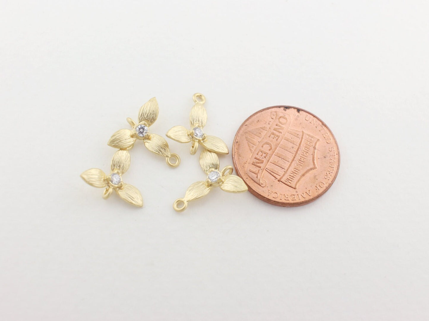 [P0041]2pcs/Three Petals Pendant connector /Brass/Matte Gold/10.5x 11.7mm
