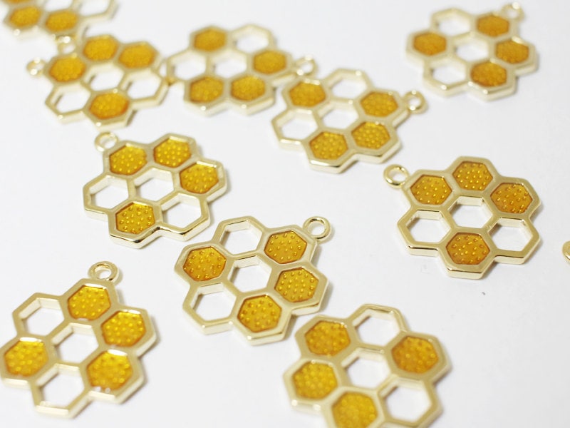 [P0451]2pcs/High Quality Epoxy HoneyComb Pendnat/Brass/Gold/17x14mm