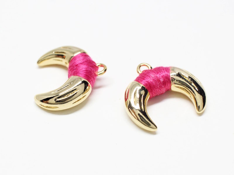 [P0522]2pcs/Silk Wrapped Ox Horn Pendant/Brass/Gold/17x15mm