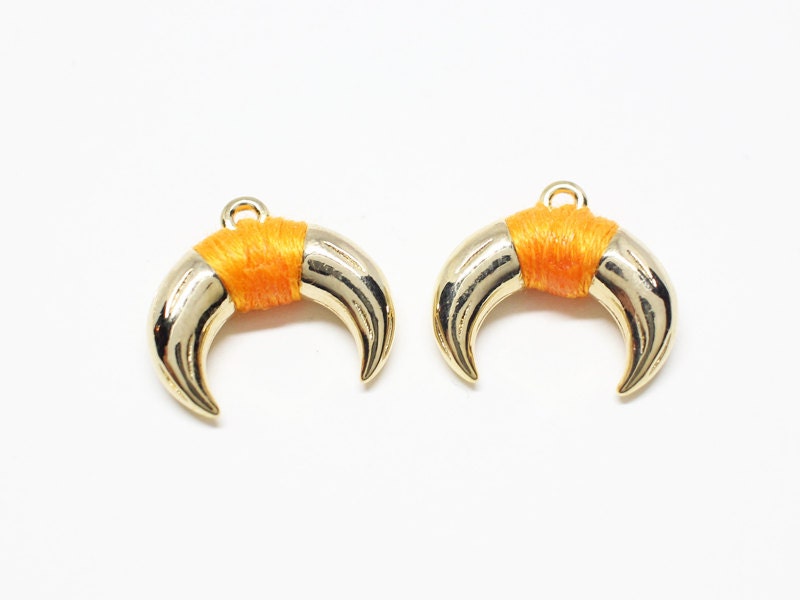 [P0522]2pcs/Silk Wrapped Ox Horn Pendant/Brass/Gold/17x15mm