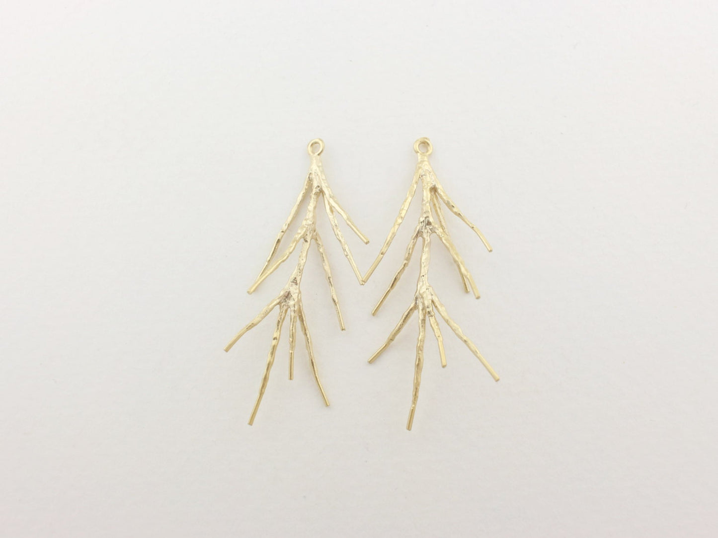 [P0055]2pcs/Pine Leaf Pendant/Brass/Matte Gold/35 mm