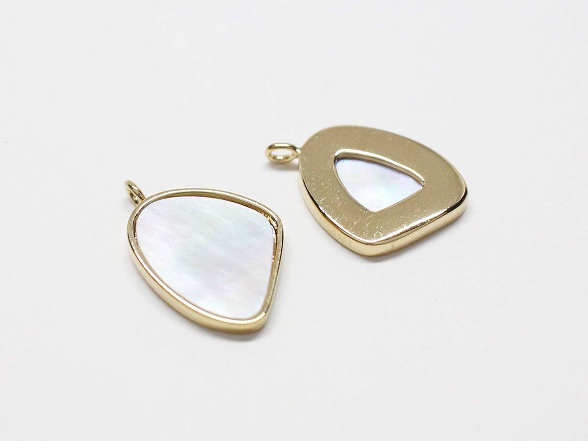 [P0664-7]2pcs/Blunt Edge Triangle White Mother Of Pearl Pendant/Brass/Gold/17.2x15mm