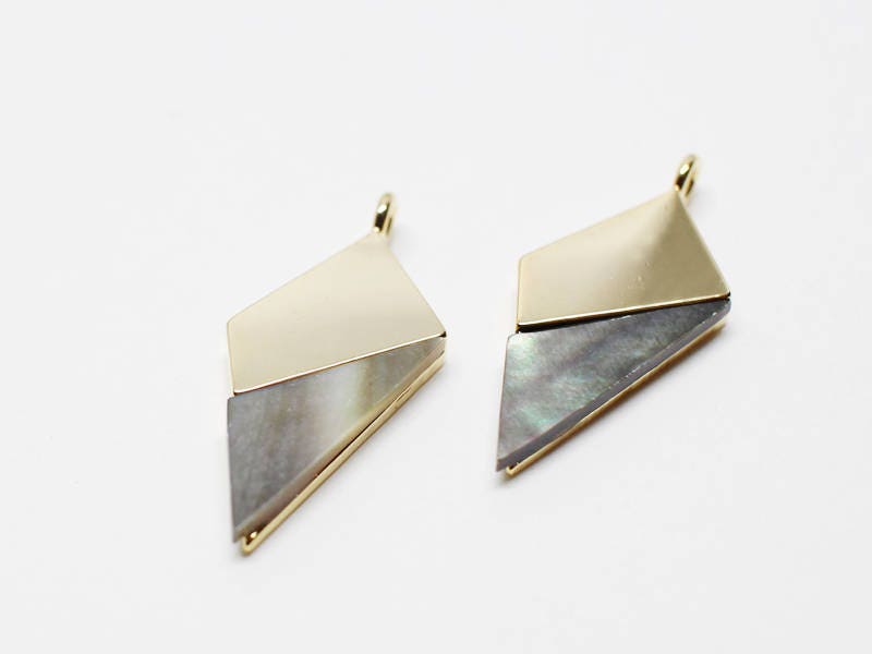 [P0664]2pcs/Rhombus Mother Of Pearl Pendant/Brass/Gold/10x18mm