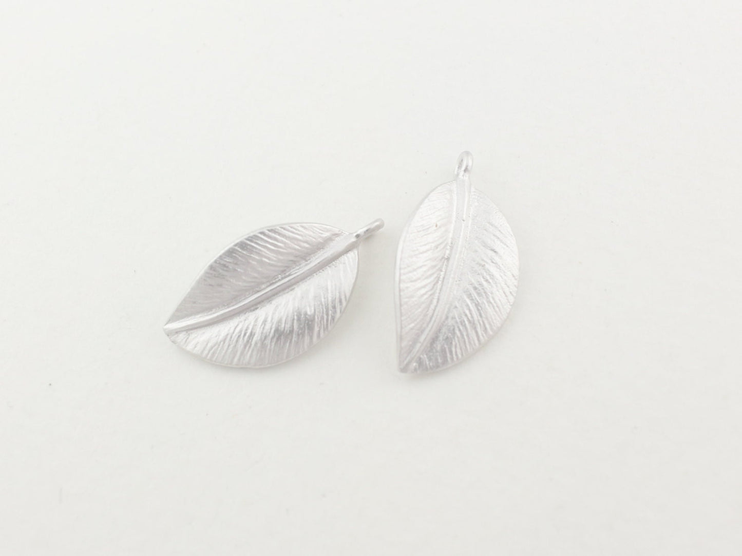 [P0073]4pcs/Leaf Charm pendant/Brass/Matte Rhodium/10 x 18mm