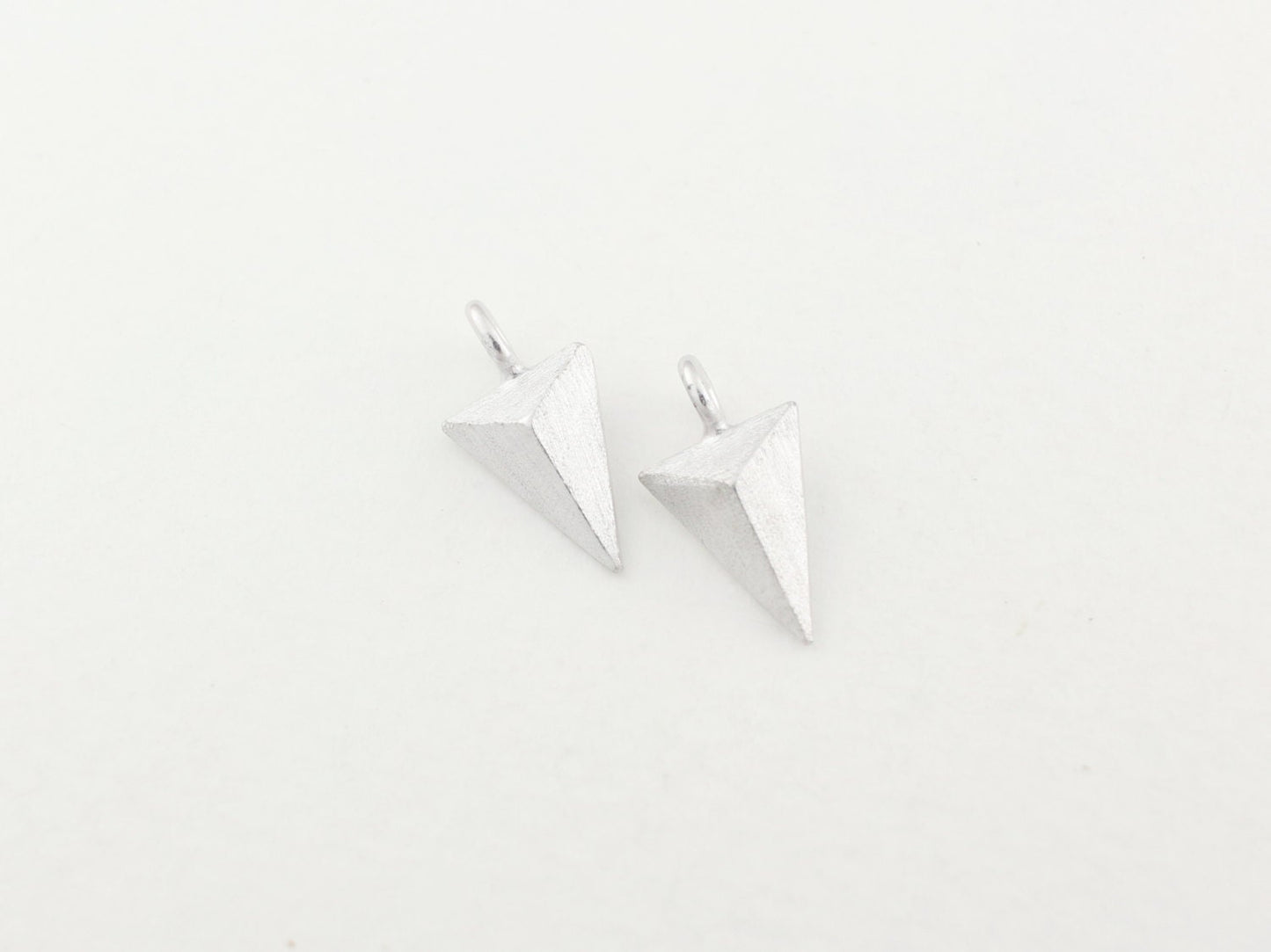 [P0081]2pcs/Triangular Pyramid Pendant/Brass/Matte Rhodium/7.7x 14mm