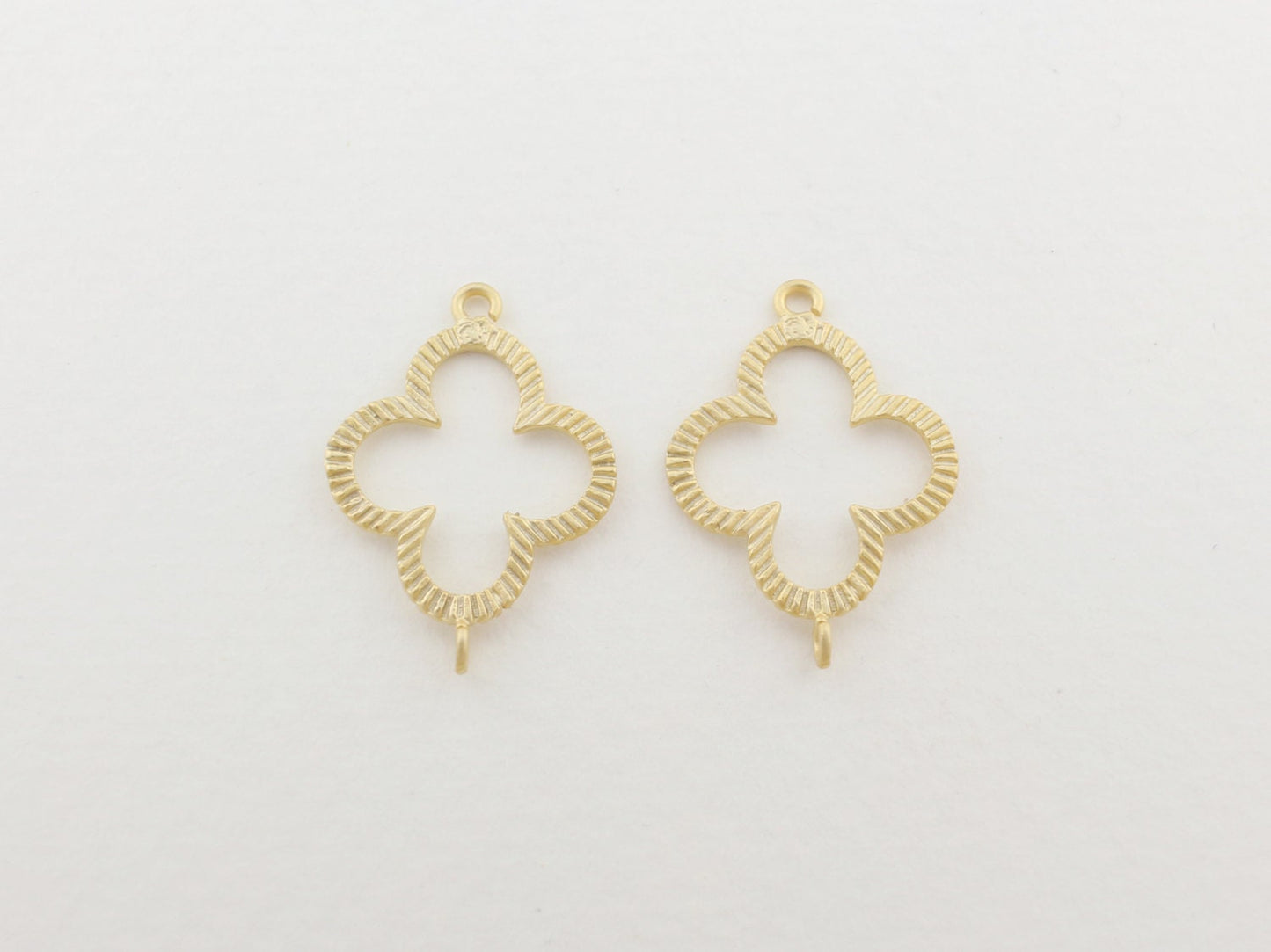 [P0008]2pcs/Clover pendant Connector/Brass/Matte Gold/26mm/20.7x14.7mm