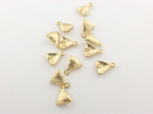 [P0092]4pcs/Hammered Triangle Pendant/Brass/Matte Gold/7x 8mm