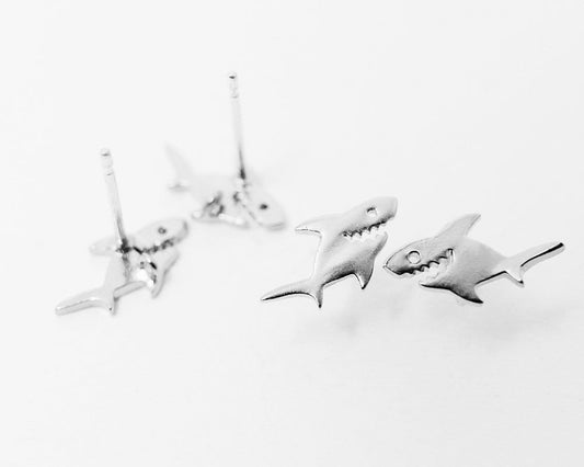 [E0085]/1 pair/Shark Earrings/Brass/Matte Rhodium/11 x 6mm