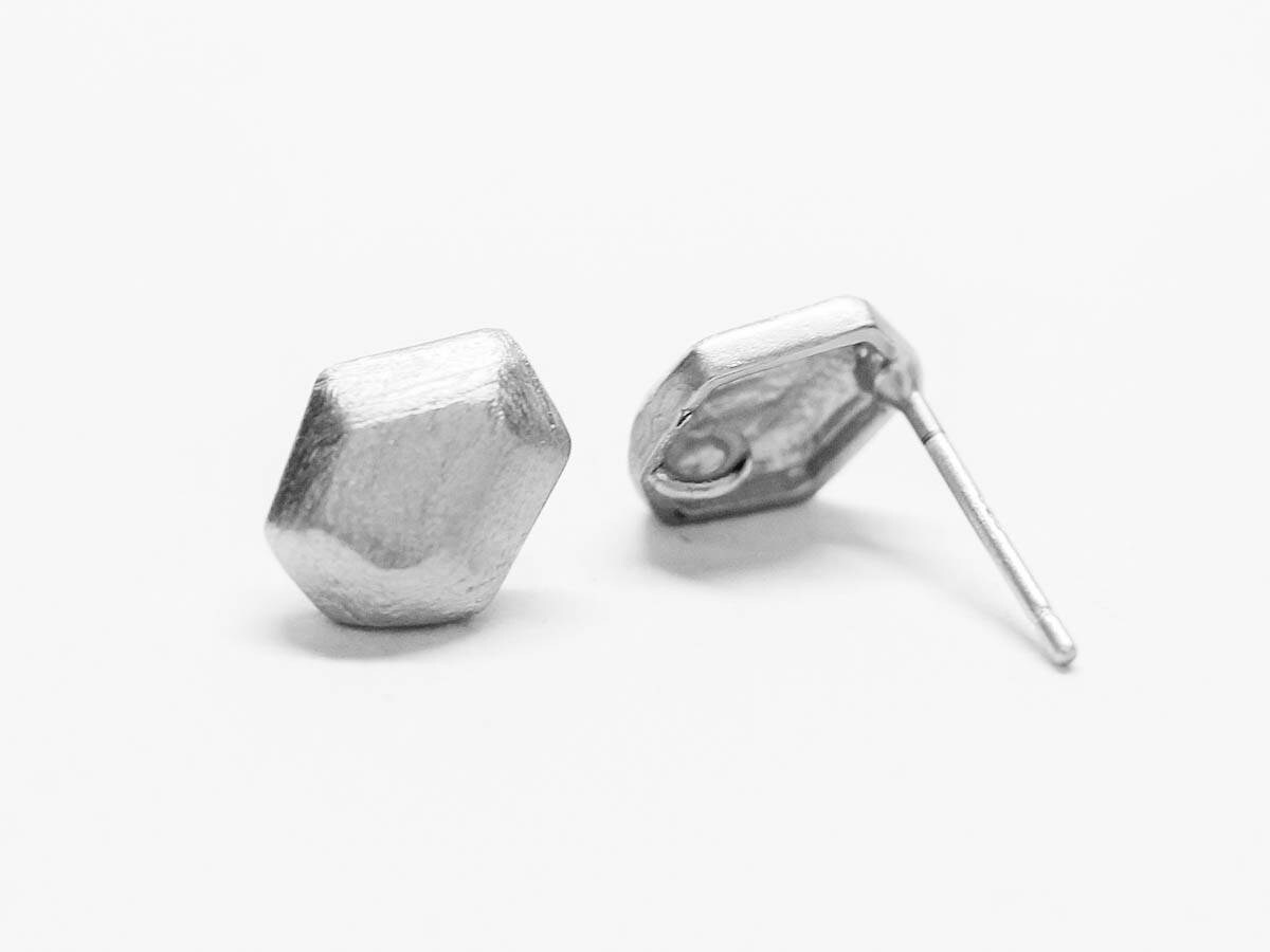 [E0196]/1 pair/Unbalance Hexagon Stud Earrings/Brass /Matte Rhodium/7x9mm