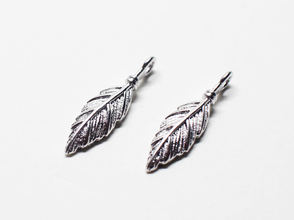 [P0751]/2pcs/Small Feather Pendant/Brass /Matte Rhodium /4.3x15.9mm