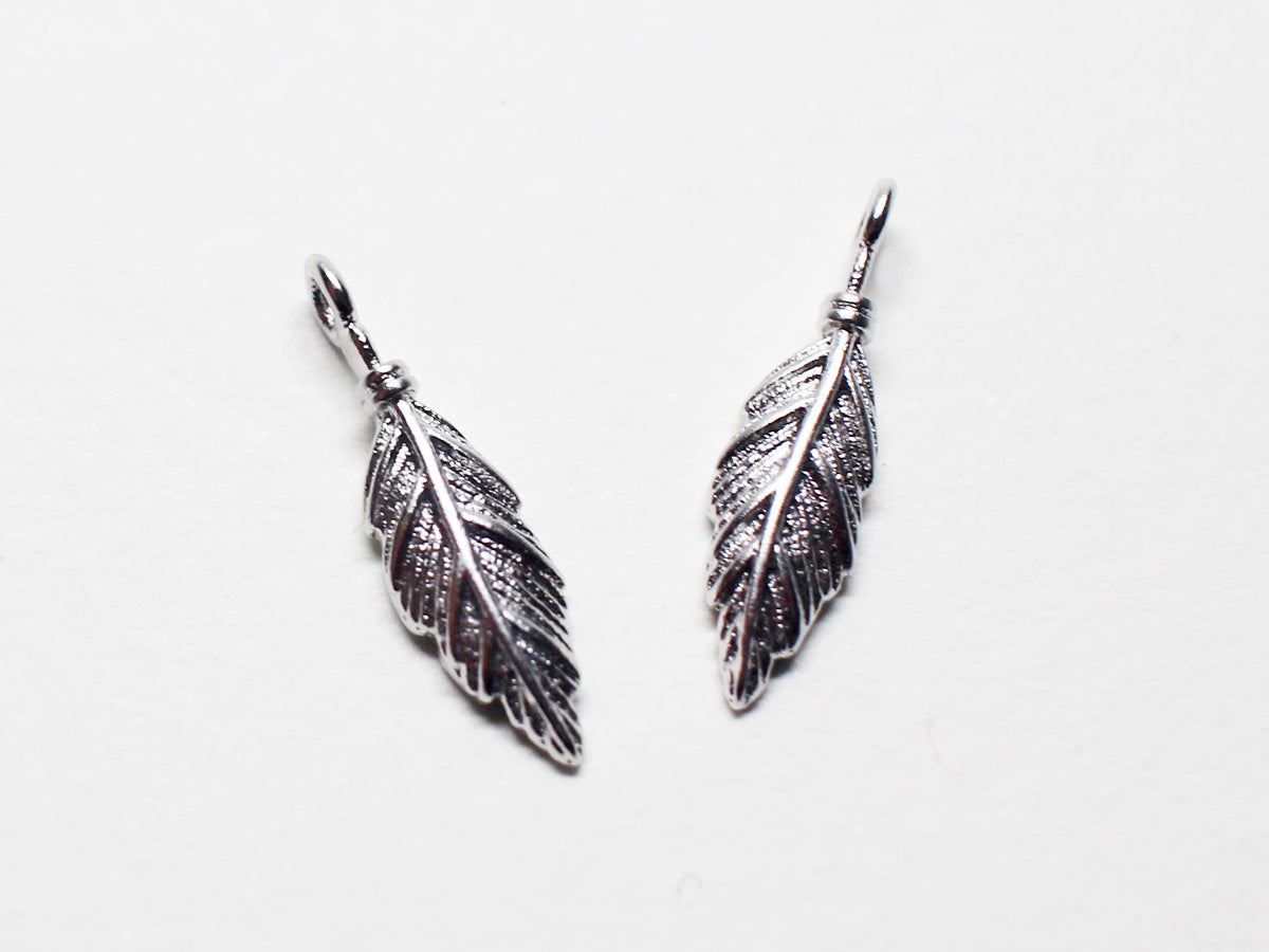 [P0751]/2pcs/Small Feather Pendant/Brass /Matte Rhodium /4.3x15.9mm