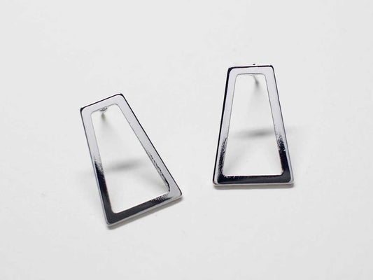 [E0253]/1 pair/ Trapezoid Stud Earrings/Brass/Rhodium plated/11.8x18mm