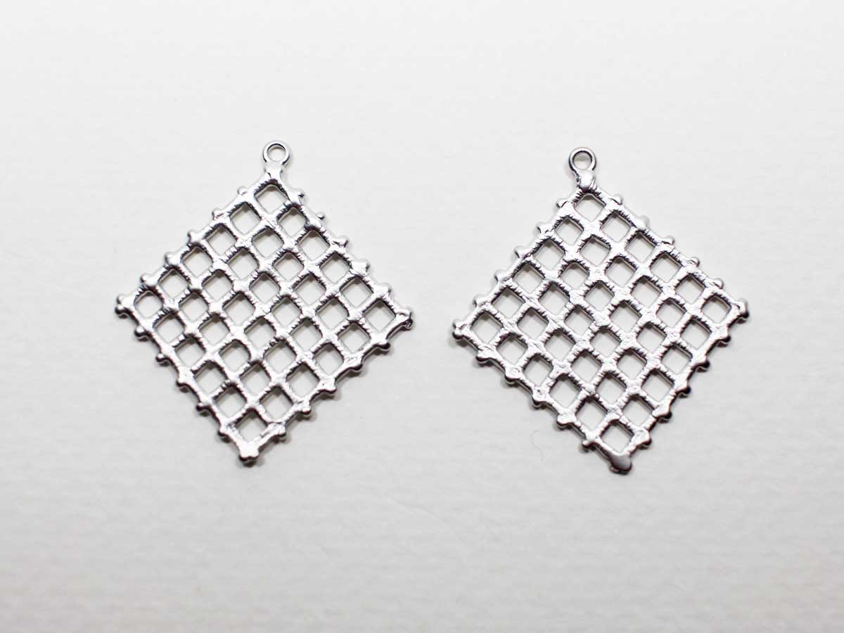 [P0932]2pcs/Waffle Rhombus Pendant/Brass/Matte Rhodium /28.5x26mm