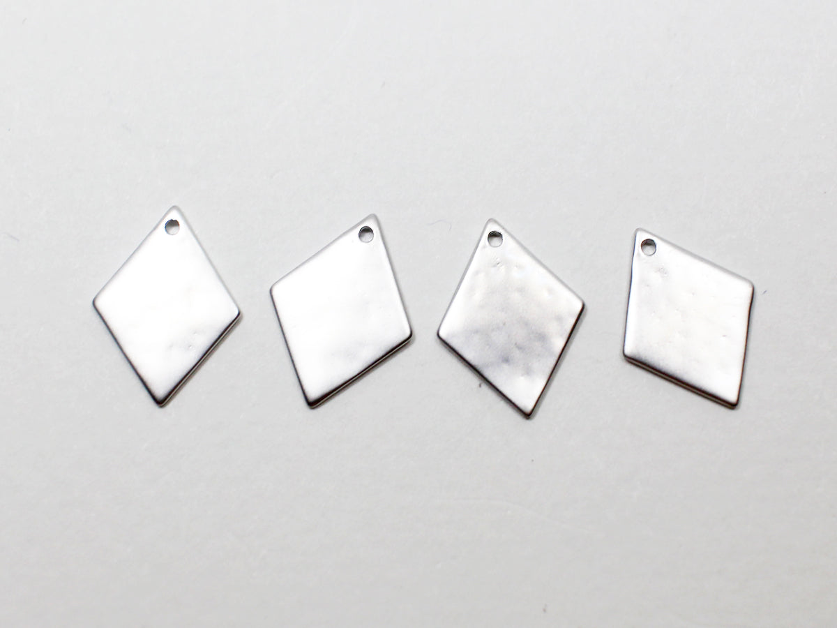 [P0960-1]2pcs/Hammered Rhombus Pendant Small/Brass/Matte Rhodium/14x10.3mm