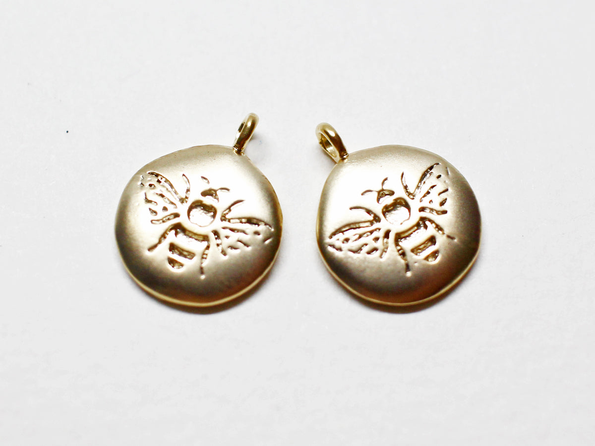 [P0974-1]2pcs/Bee Engraved Circle Pendant/Brass/Matte Gold/10.5mm