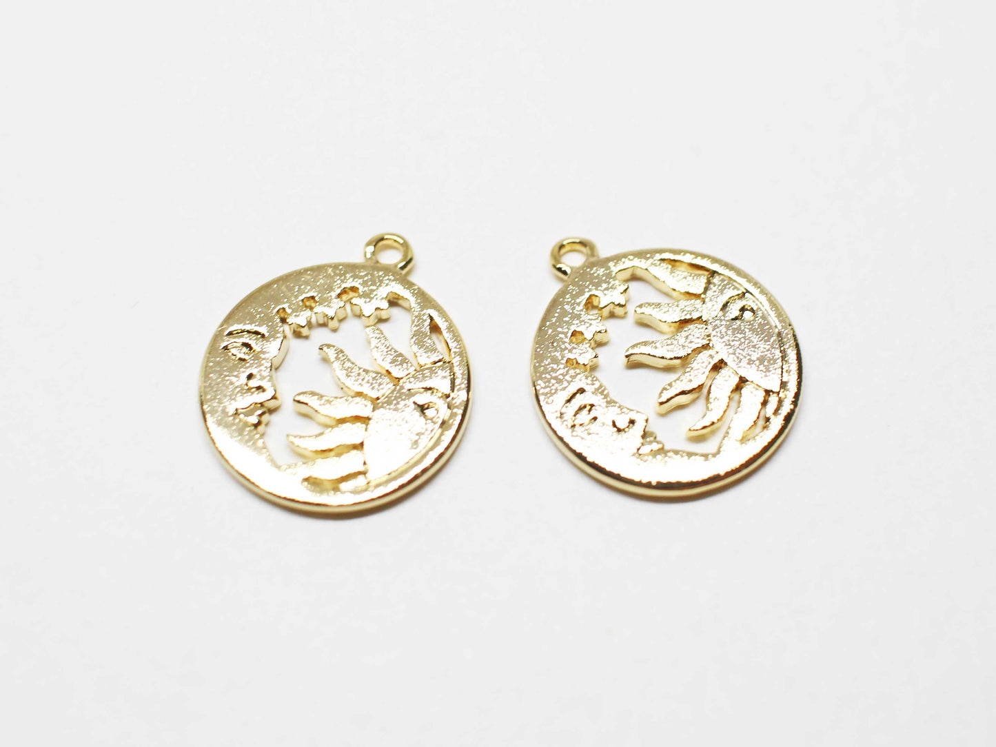 [P1037]2pcs/Sun and Moon Pendant/Brass /Gold/13mm