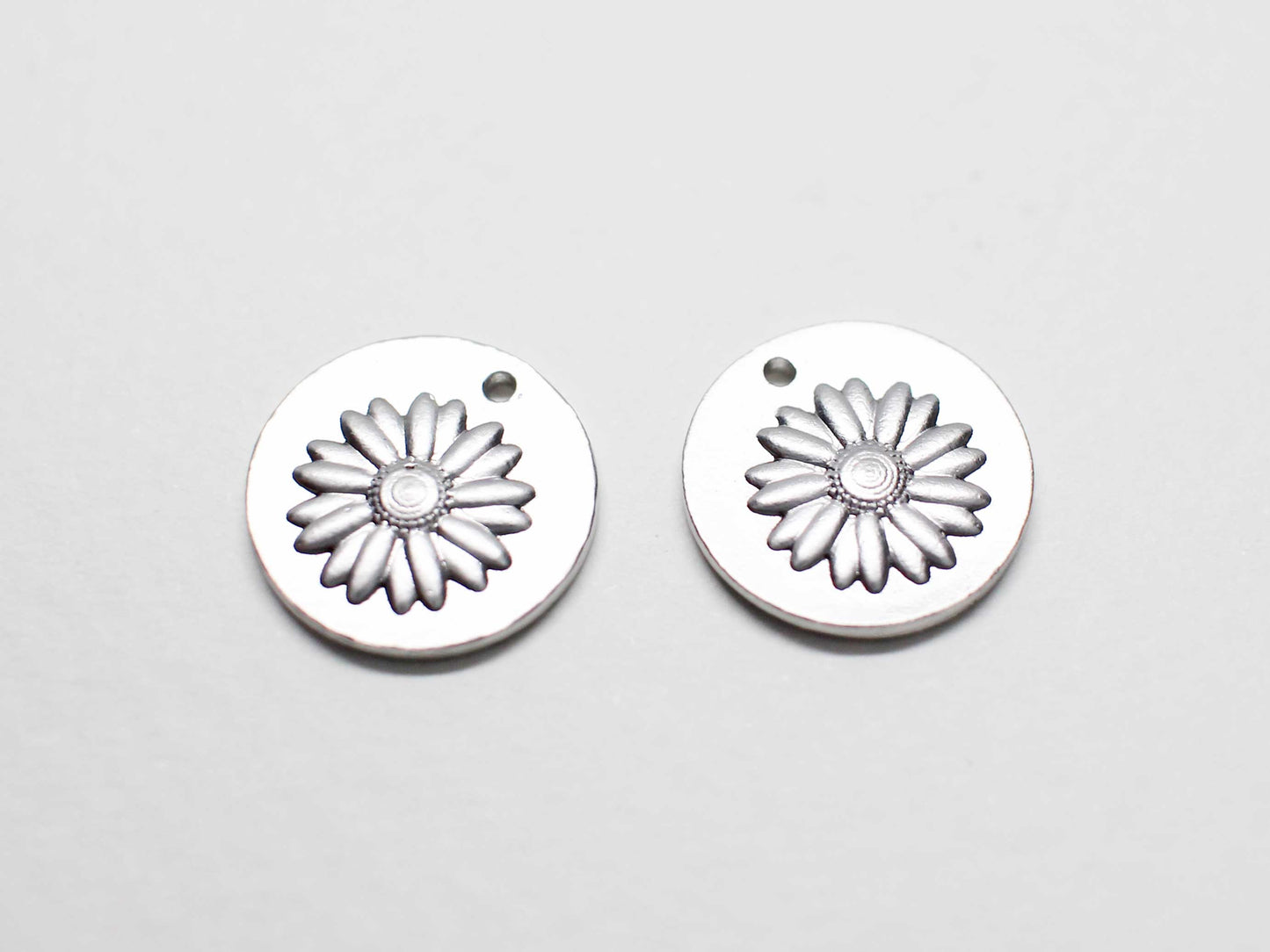 [P1076]2pcs/Coin dandelion charm/Brass/Matte Rhodium/11.5mm