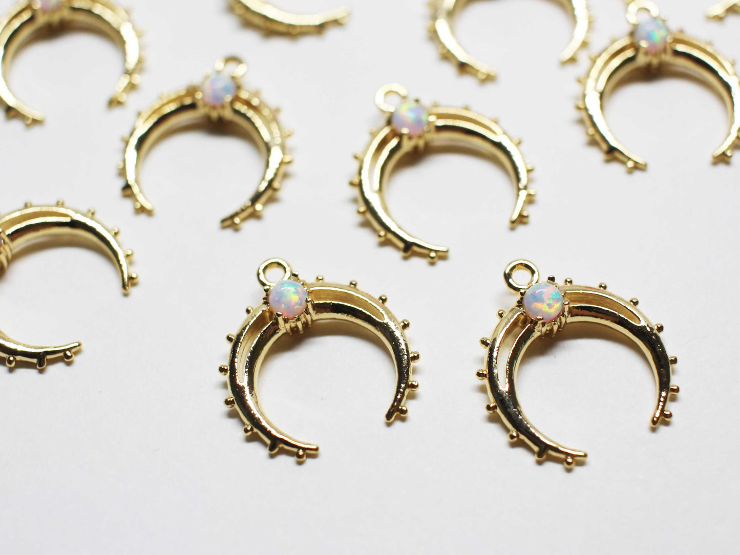 [P1083]2pcs/Opal Horn charm/Brass/Gold/17x15mm