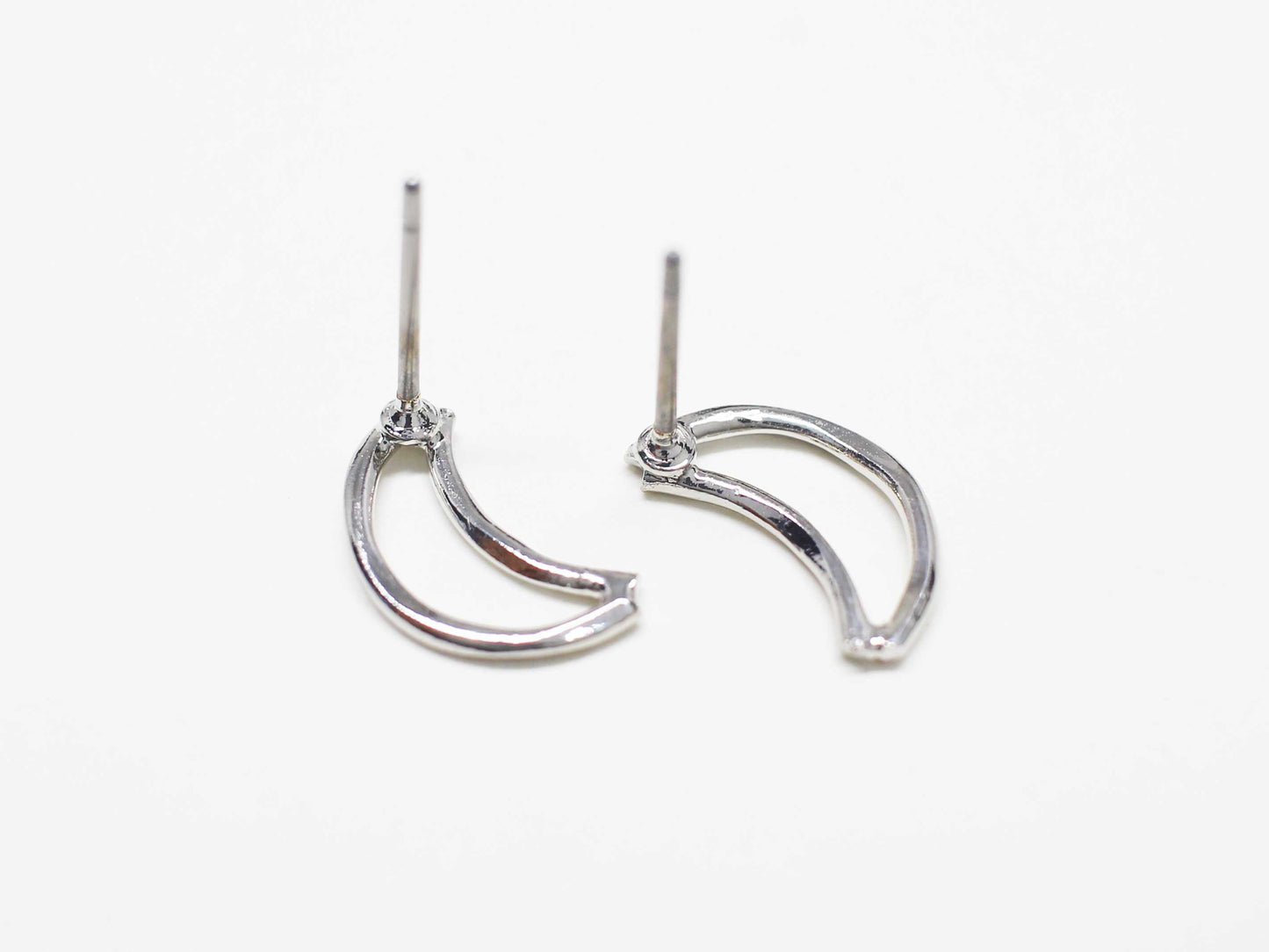 [E0401]/1 pair/Crescent Earrings/ Brass/Rhodium plated/13x7mm