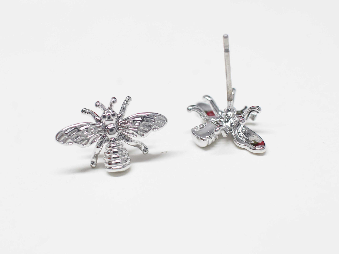 [E0407/1 pair/Bee earrings/ Brass/Rhodium plated/9x14mm