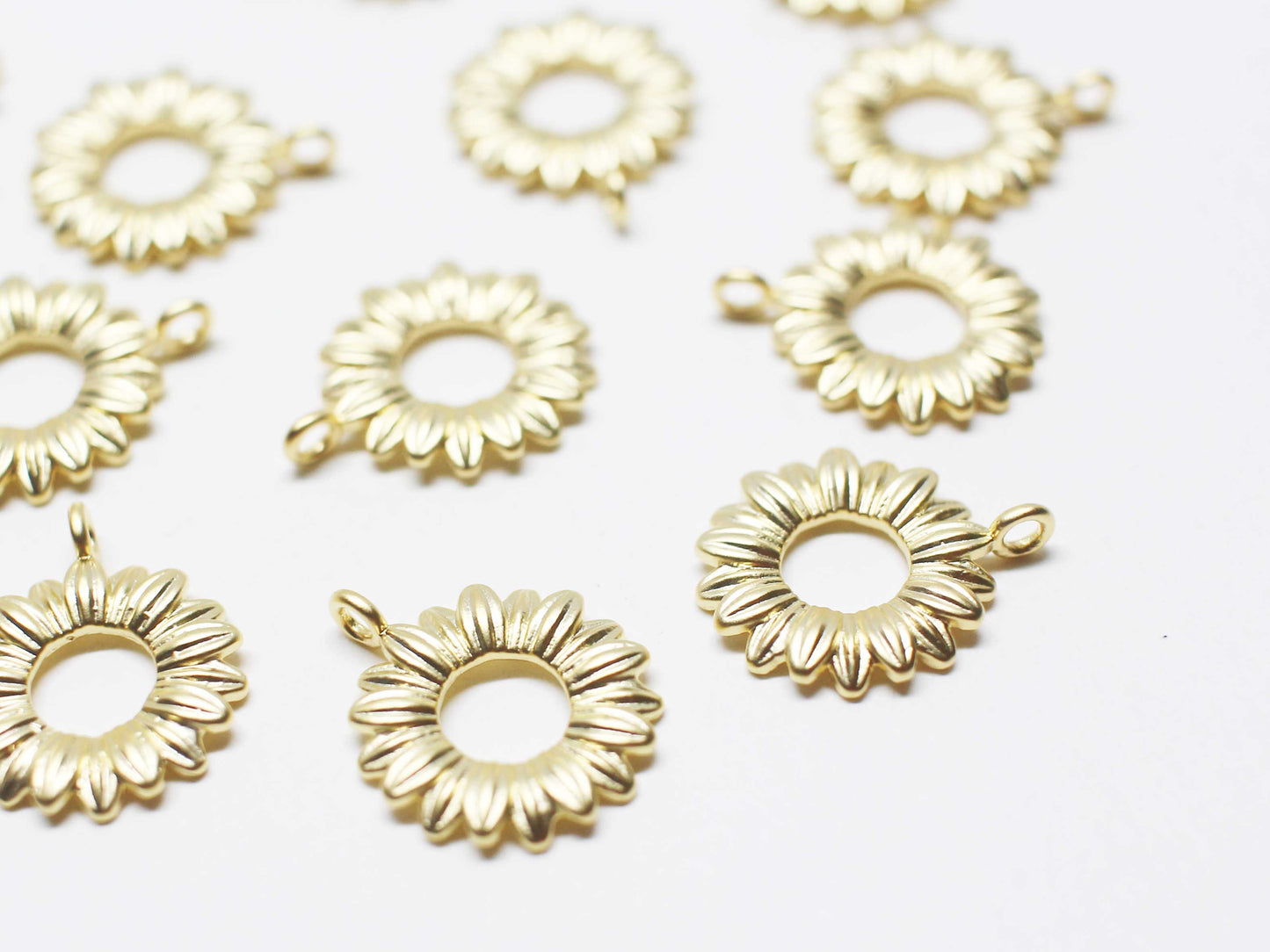 [P1116]/2pcs/Sunflower leaf charm/Brass/Matte Gold/12mm