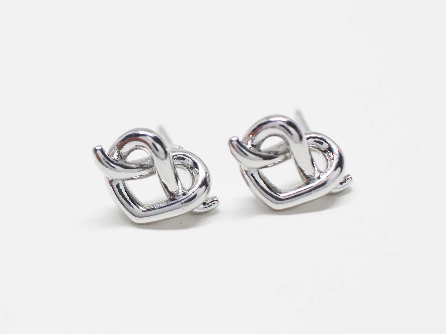 [E0415]/1 pair/Pretzel Heart earrings/ Brass/Rhodium plated/13x8mm