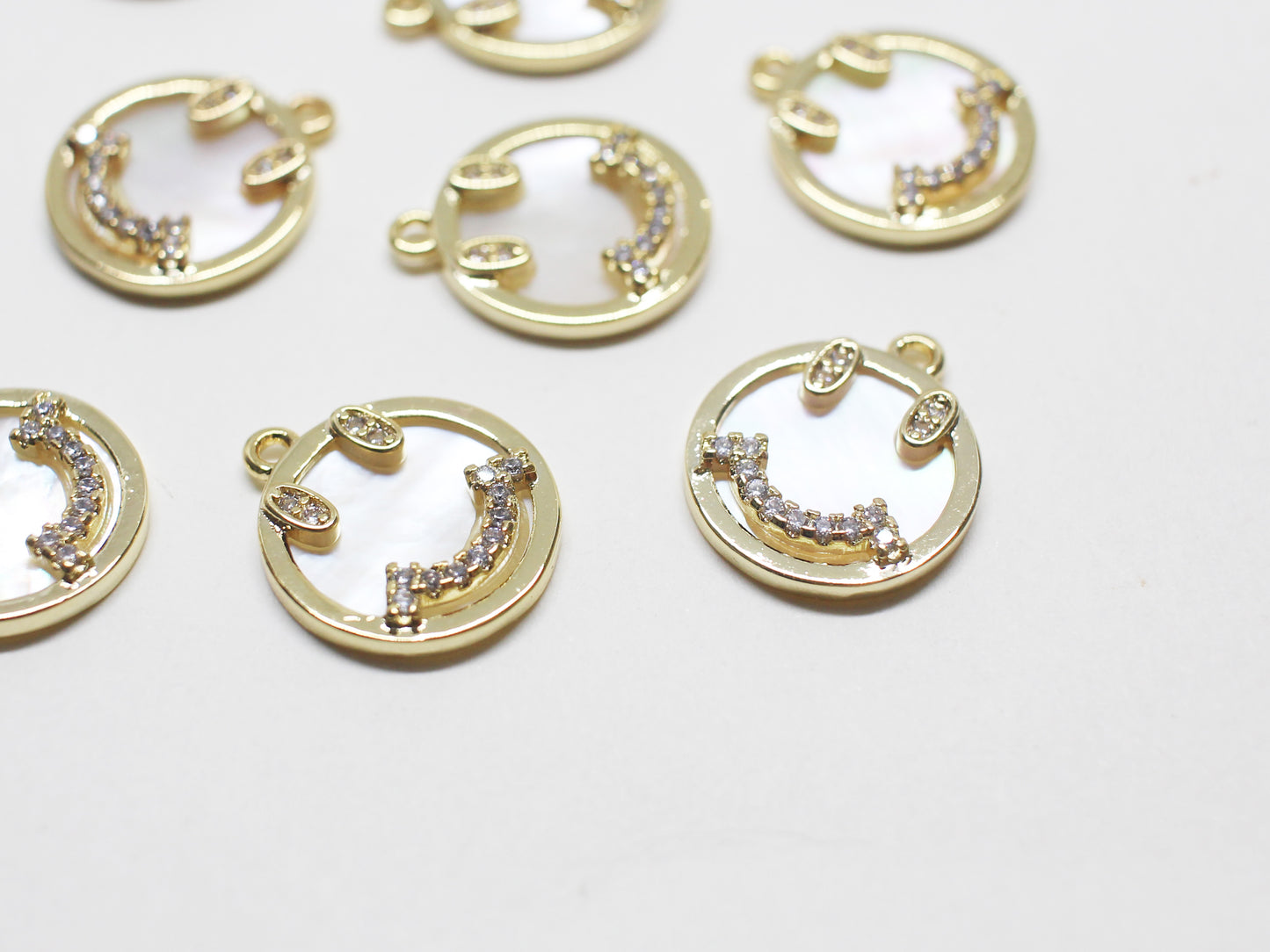 [P1163]/2pcs/Mother of Pearl Smile Charm/Brass/Gold/14mm