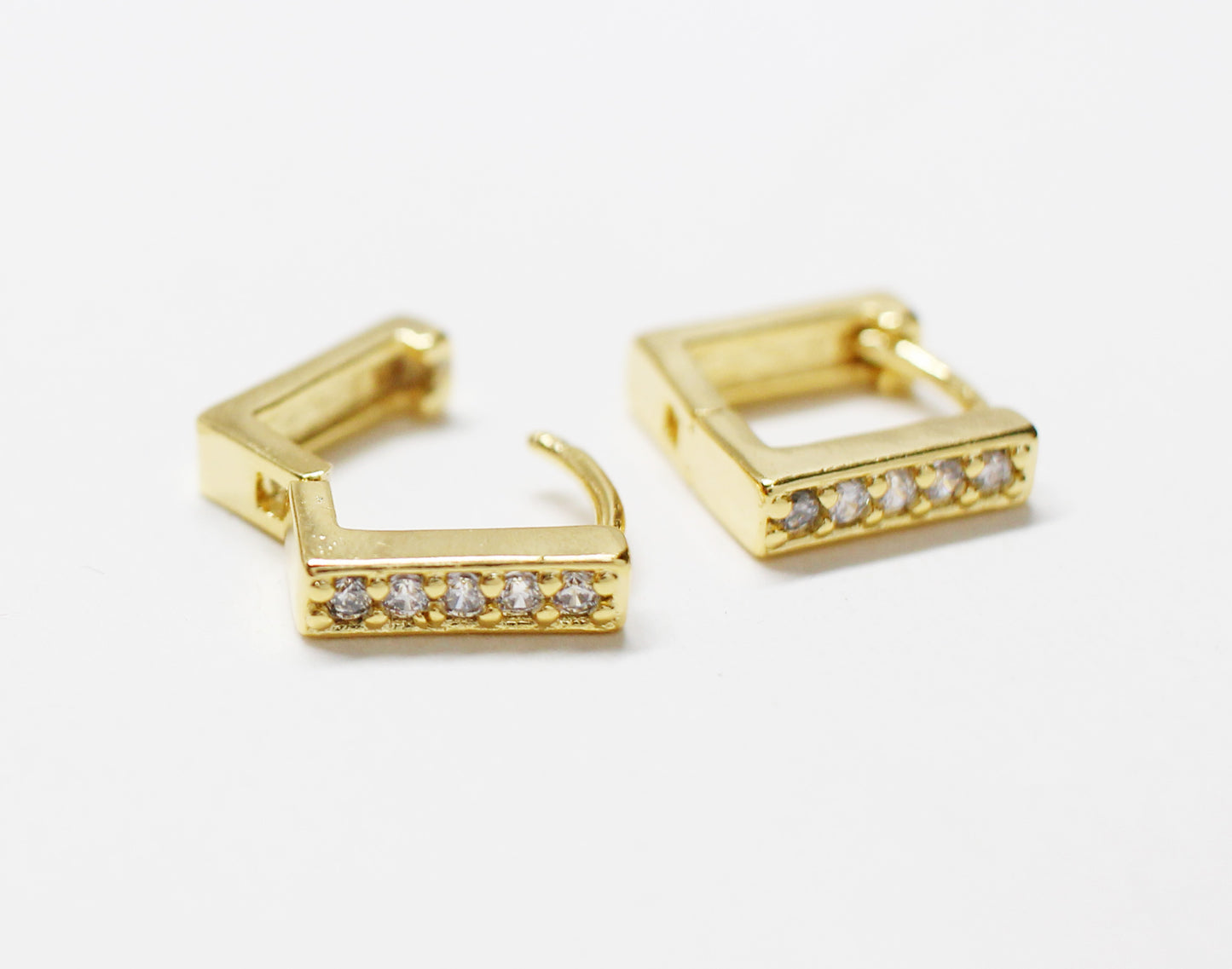 [E0427]/1 pair/Cubic One touch Earrings/ Brass/Gold plated/10x10mm