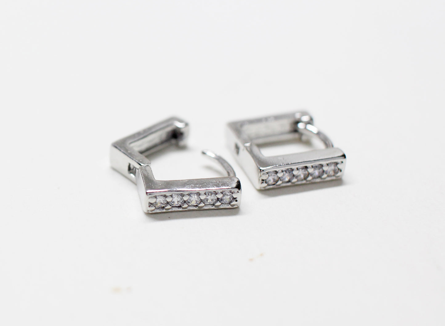 [E0427]/1 pair/Cubic One touch Earrings/ Brass/Rhodium plated/10x10mm