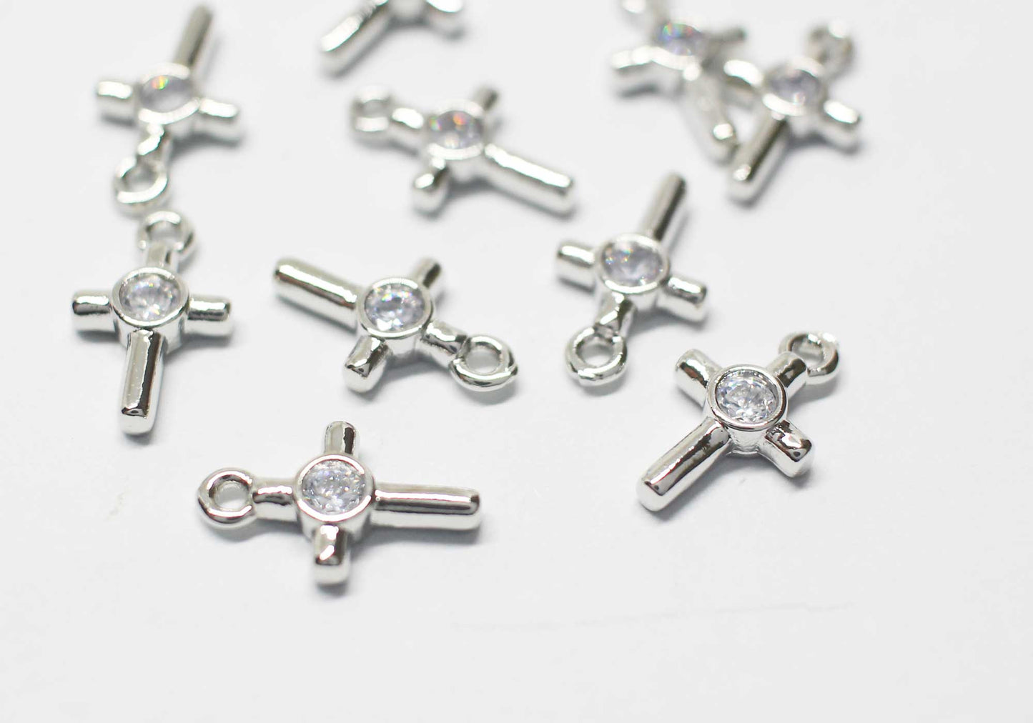 [P1173]2pcs/Mini Cubic Cross&nbsp; Charm/Brass/Rhodium/13x7.7mm